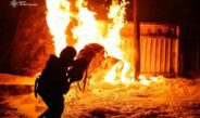 Пожежі в Ніжинському районі: знищена покрівля будинку та пошкоджене авто