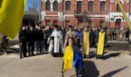 17 місяців надії, молитви й очікування… Герой Роман Шостак повернувся додому на щиті(Відео)