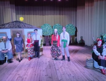 Український колорит на сцені: у Ніжині відбулася вистава «На перші гулі»