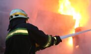 На Ніжинщині рятувальники ліквідували дві пожежі: горів житловий будинок та суха трава