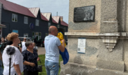 «Найбільше за все він любив людей і небо»: у Ніжині відкрили меморіальну дошку Данилу Мурашку
