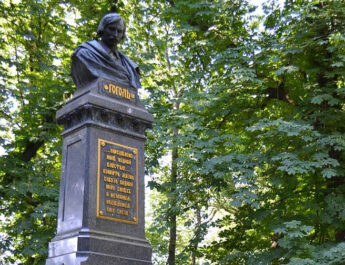 Перший у світі пам’ятник Гоголю встановили у Ніжині