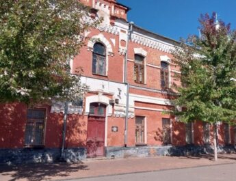 Подвиг заради книги: як ніжинські бібліотекарки врятували бібліотеку